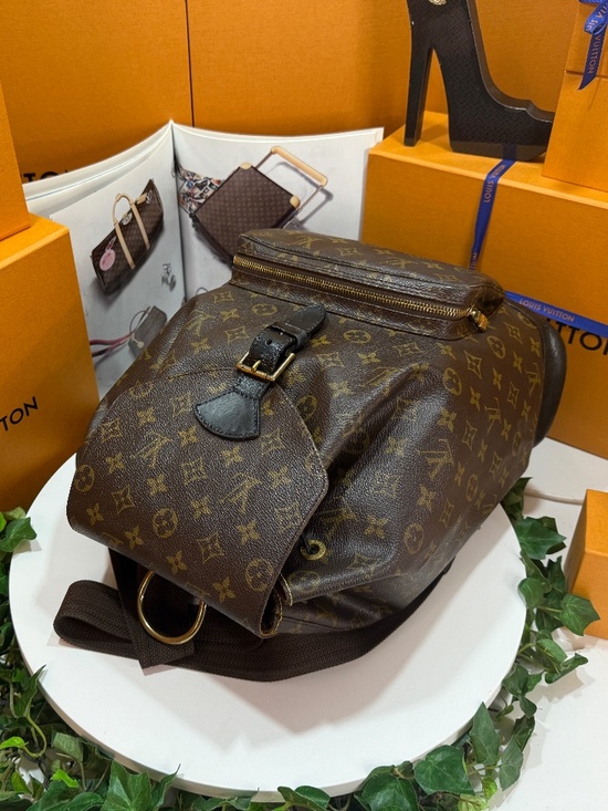 REGAL LOUIS VUITTON GM MONOGRAM BLACK TRIM BACKPACK! main image 10